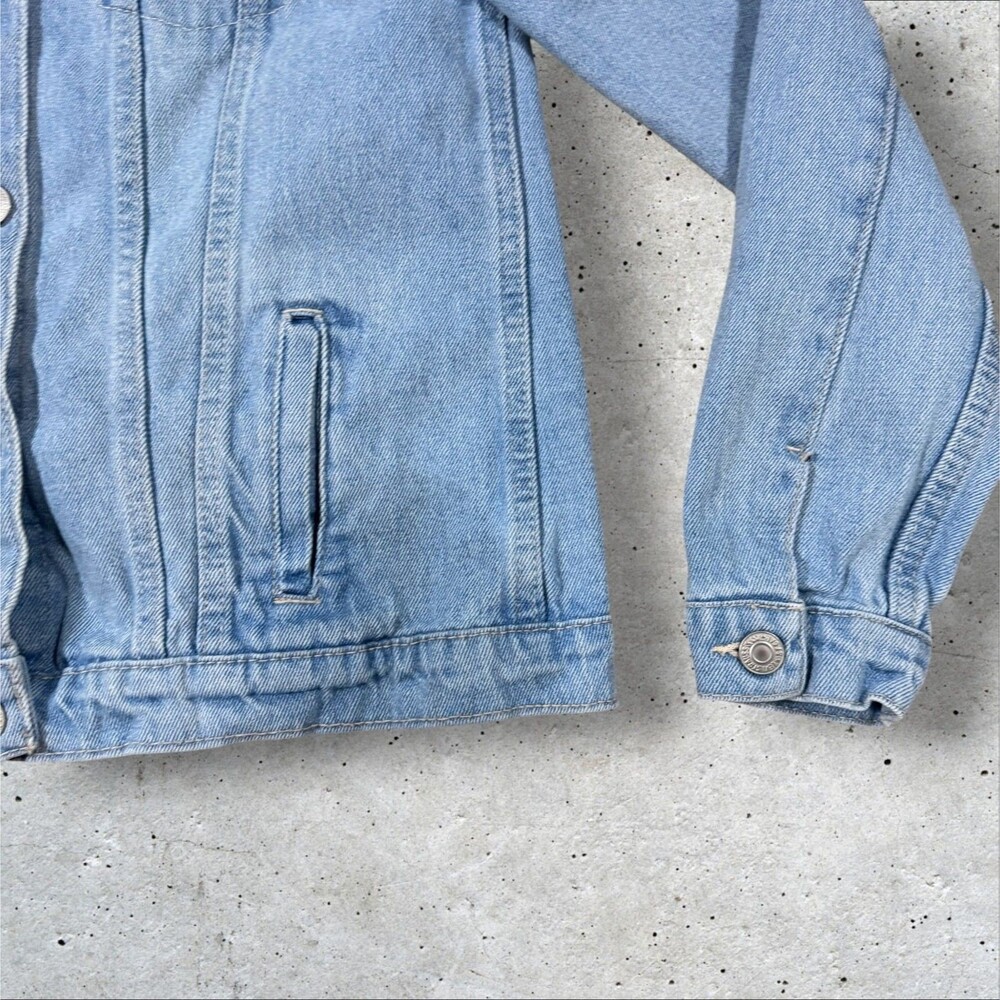 Vintage Levis Denim Trucker Jacket Youth XL Light Wash Button Up Jean Coat - Picture 6 of 8